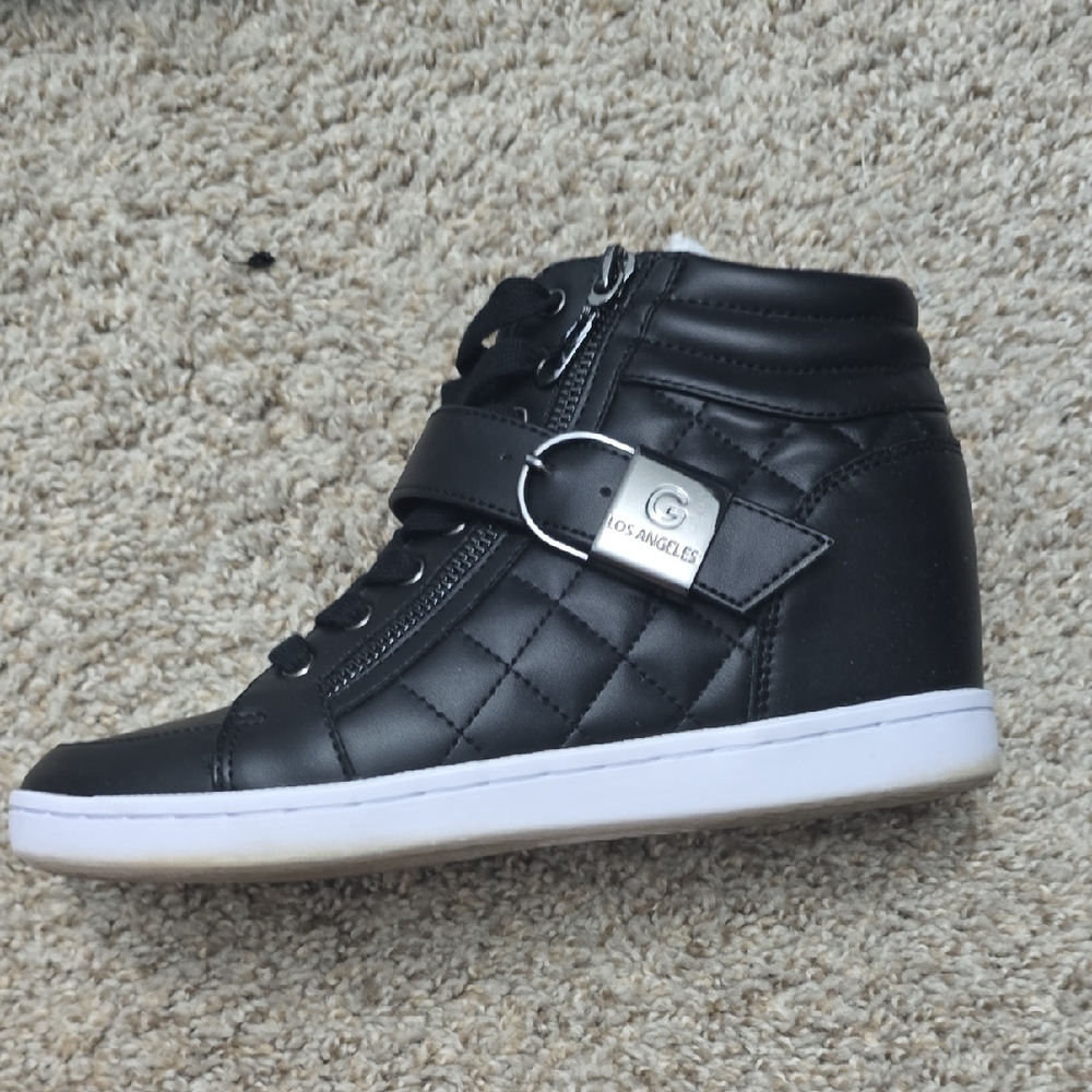 GBG Los Angeles Quilted Black Ankle Booties